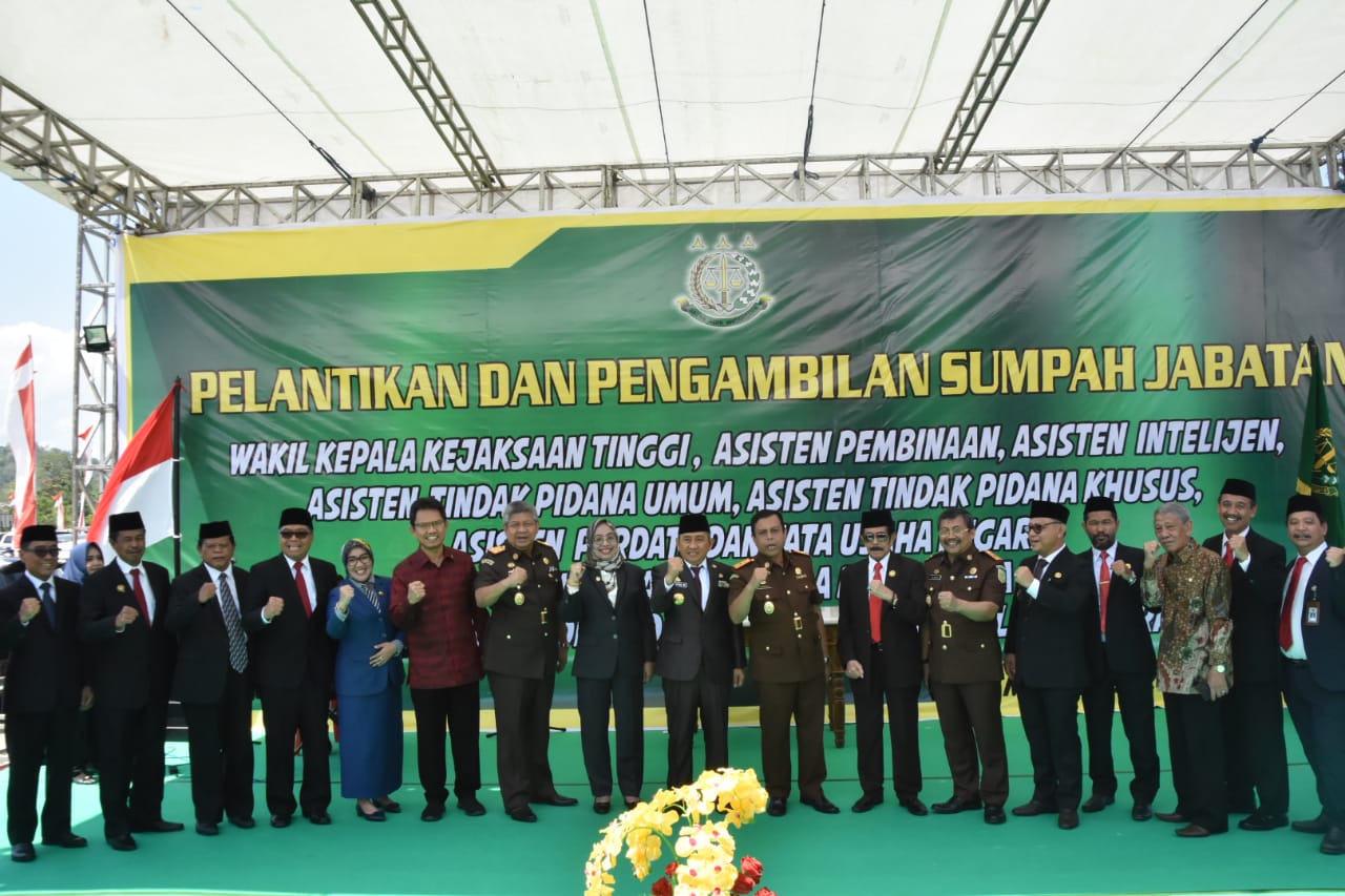 Kajati Sulbar Terbentuk, Ali Baal Sebut Berkat Kerja Keras Semua Pihak 241019-Lantik1