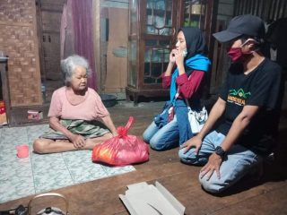 Peduli, SPA Polman Bagikan Bahan Pokok Untuk Warga Terdampak Covid-19