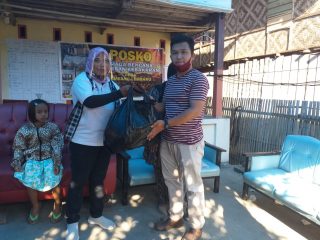 LPMS Salurkan Bantuan Pakaian Dalam Untuk Korban Kebakaran di Limboro