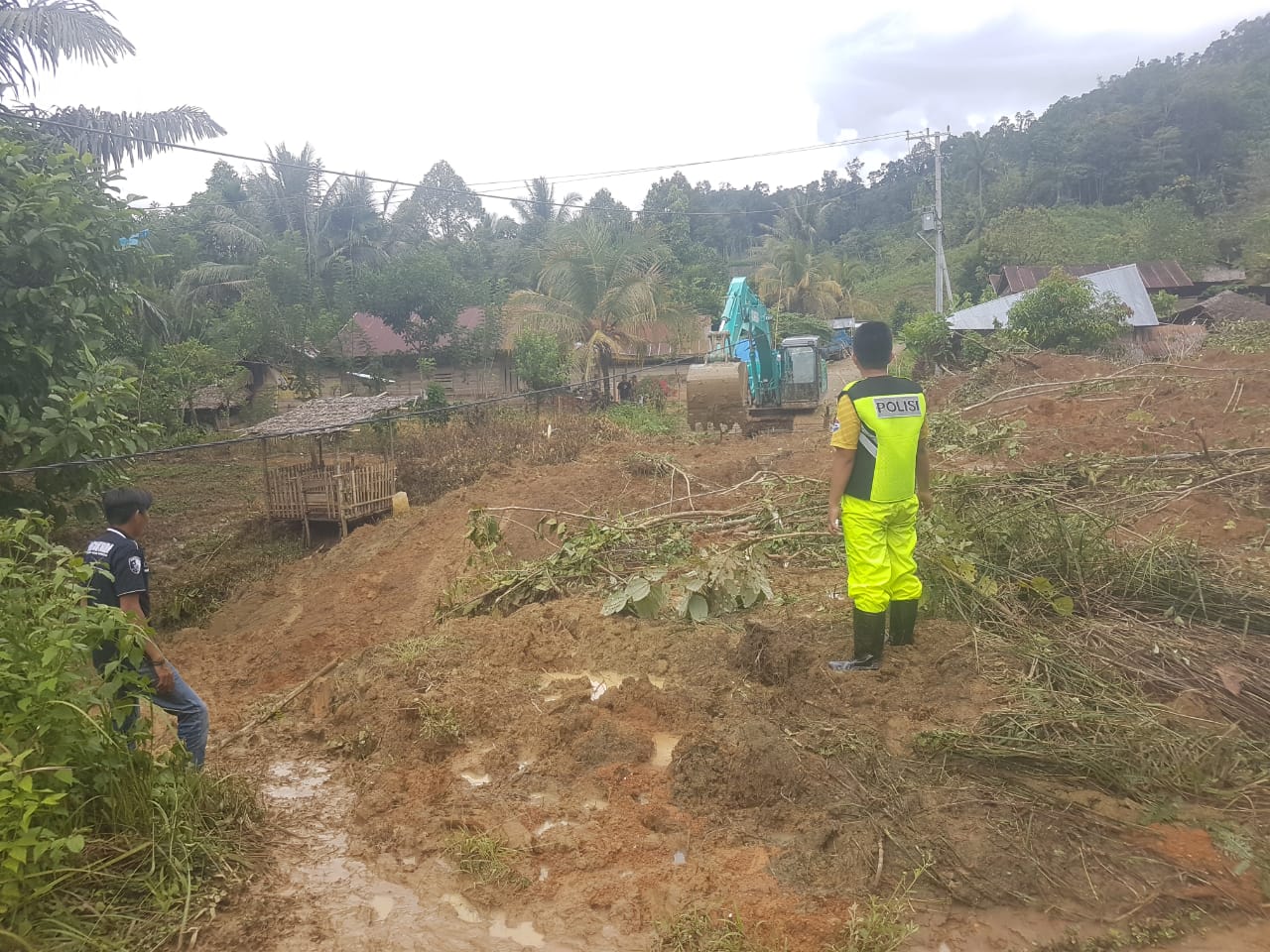 Banjir Dan Tanah Longsor Putus Akses Jalan 5 Desa Di Tabulahan Mamasa