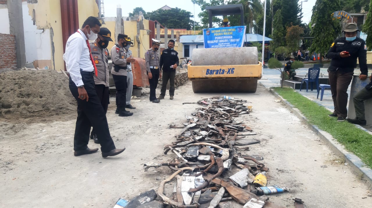 Polres Majene Musnahkan 256 Knalpot Brong 120421-Knalpot