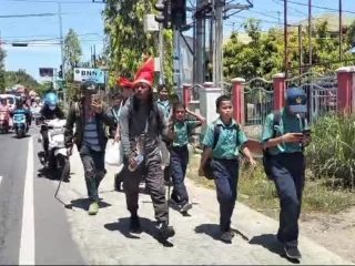 2 Pria Berjalan Kaki dari Makassar, Sulsel tujuan Palu, Sulteng untuk Pecahkan Rekor