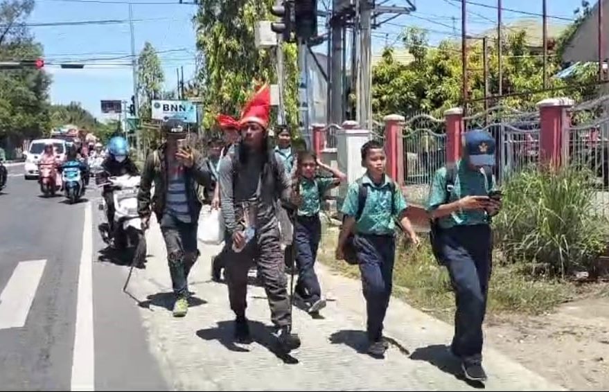 2 Pria Berjalan Kaki dari Makassar, Sulsel tujuan Palu, Sulteng untuk Pecahkan Rekor