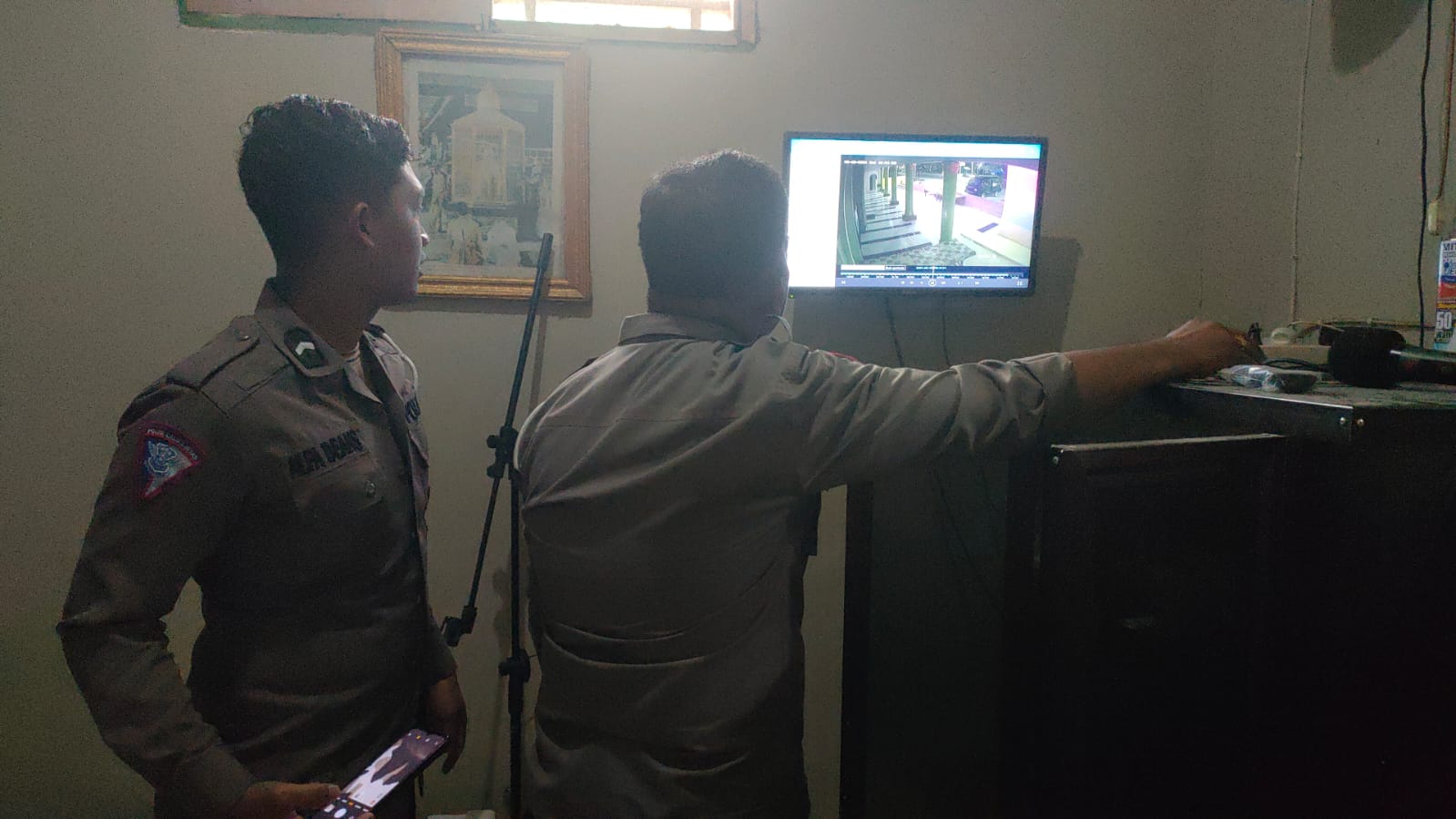 Polisi Selidiki Pelaku Tabrak Lari Tewaskan Pesepeda di Tumpiling Polman, Sejumlah CCTV Diperiksa Polisi Selidiki Pelaku Tabrak Lari Tewaskan Pesepeda di Tumpiling Polman, Sejumlah CCTV Diperiksa