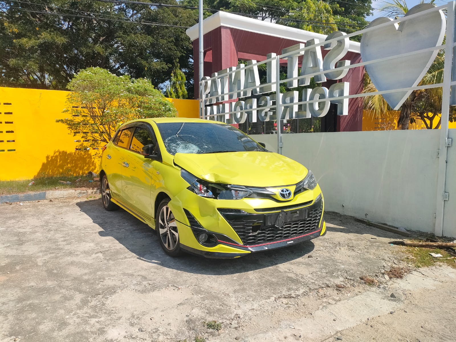 Bocah 13 Tahun Tewas Ditabrak Mobil di Polman, Korban Sempat Terseret 40 Meter Bocah 13 Tahun Tewas Ditabrak Mobil di Polman, Korban Sempat Terseret 40 Meter