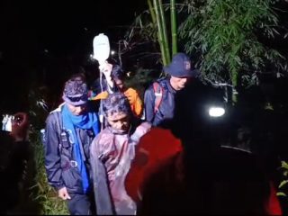 Pendaki Sakit-Tertinggal di Jalur Pendakian Gunung Gandang Dewata Mamasa Berhasil Dievakuasi