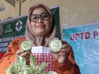 Inovasi Emak-emak di Polman Sulap Daun Kelor Jadi Bubuk Kaya Manfaat Hasilkan Cuan