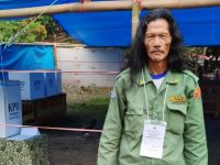 Cerita Lansia Berambut Gondrong Jaga TPS di Polman, Sakit Jika Potong Rambut