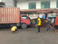 Truk Melaju Tak Terkendali di Polman Seruduk 2 Motor – 1 Warung Bakso