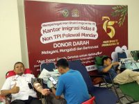 Kantor Imigrasi Kelas II Non TPI Polman Gelar Donor Darah Sambut HBI ke-75