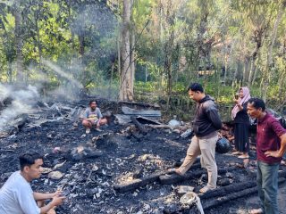 1 Rumah Hangus Terbakar di Luyo Polman, Emas 15 Gram – Uang Rp 20 Juta Ludes