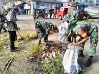 Personel TNI Gelar Karya Bakti di Wonomulyo Polman Sambut Bulan Suci Ramadan