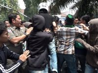 Memanas Demo Mahasiswa di Polman Tuntut Copot Kadis DP2KBP3A – Dirut PDAM