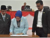 Wakil Ketua DPRD Sulbar St Suraidah Pimpin Rapat Paripurna Bahas Tiga Agenda