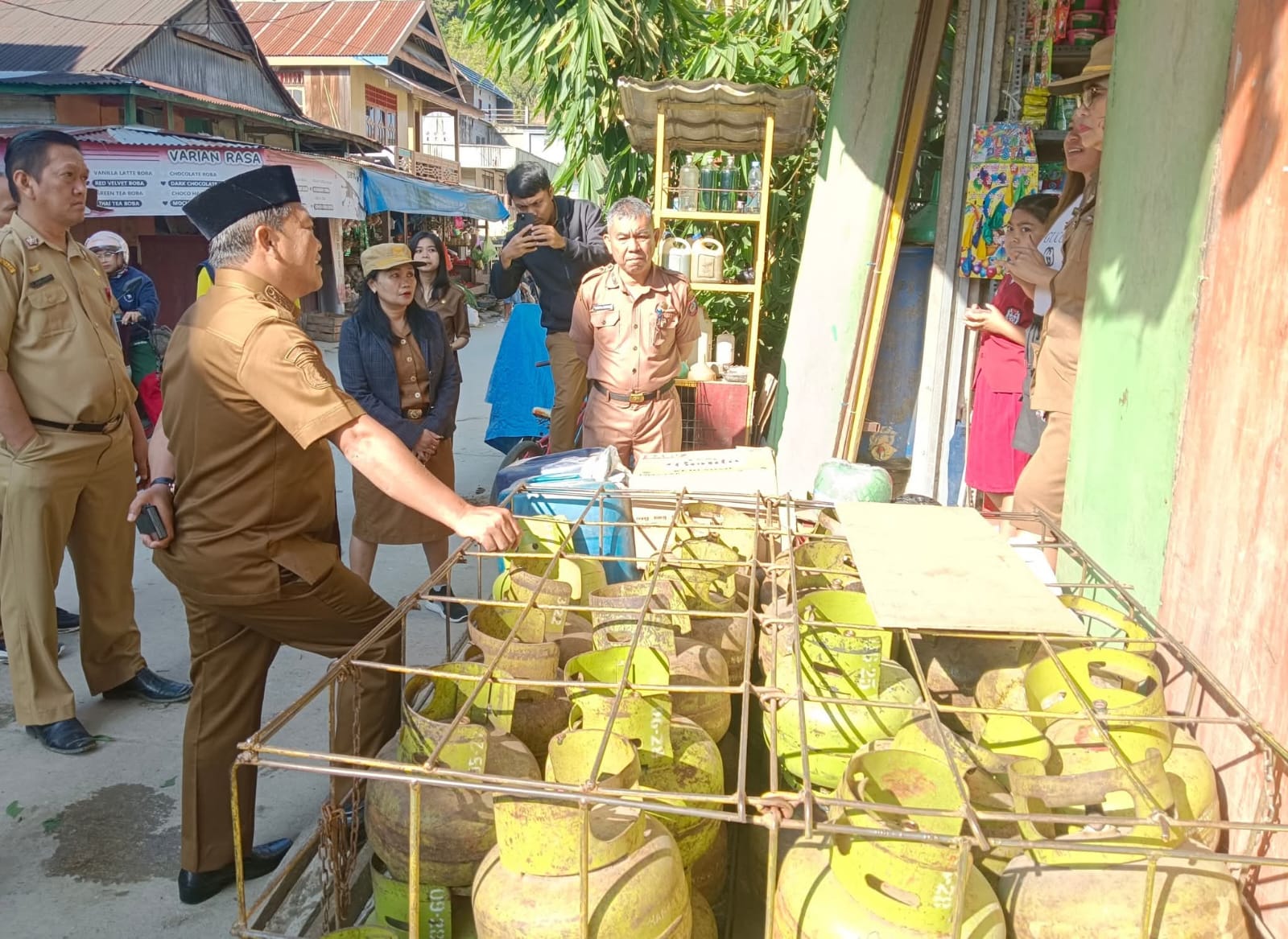 Bupati Mamasa Larang Pangkalan Jual Elpiji 3 Kg ke ASN dan TNI-Polri Bupati Mamasa Larang Pangkalan Jual Elpiji 3 Kg ke ASN dan TNI-Polri