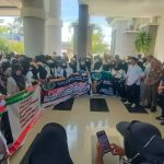 Ratusan Guru Honorer Madrasah Swasta Geruduk Kantor DPRD Polman Tuntut Kesetaraan Hak IMG-20251030-WA0093
