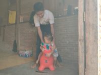 Remaja SMP di Polman Viral Bawa Adik Bayi ke Sekolah Ternyata Sempat Larang Ibu Merantau