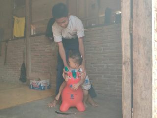 Remaja SMP di Polman Viral Bawa Adik Bayi ke Sekolah Ternyata Sempat Larang Ibu Merantau