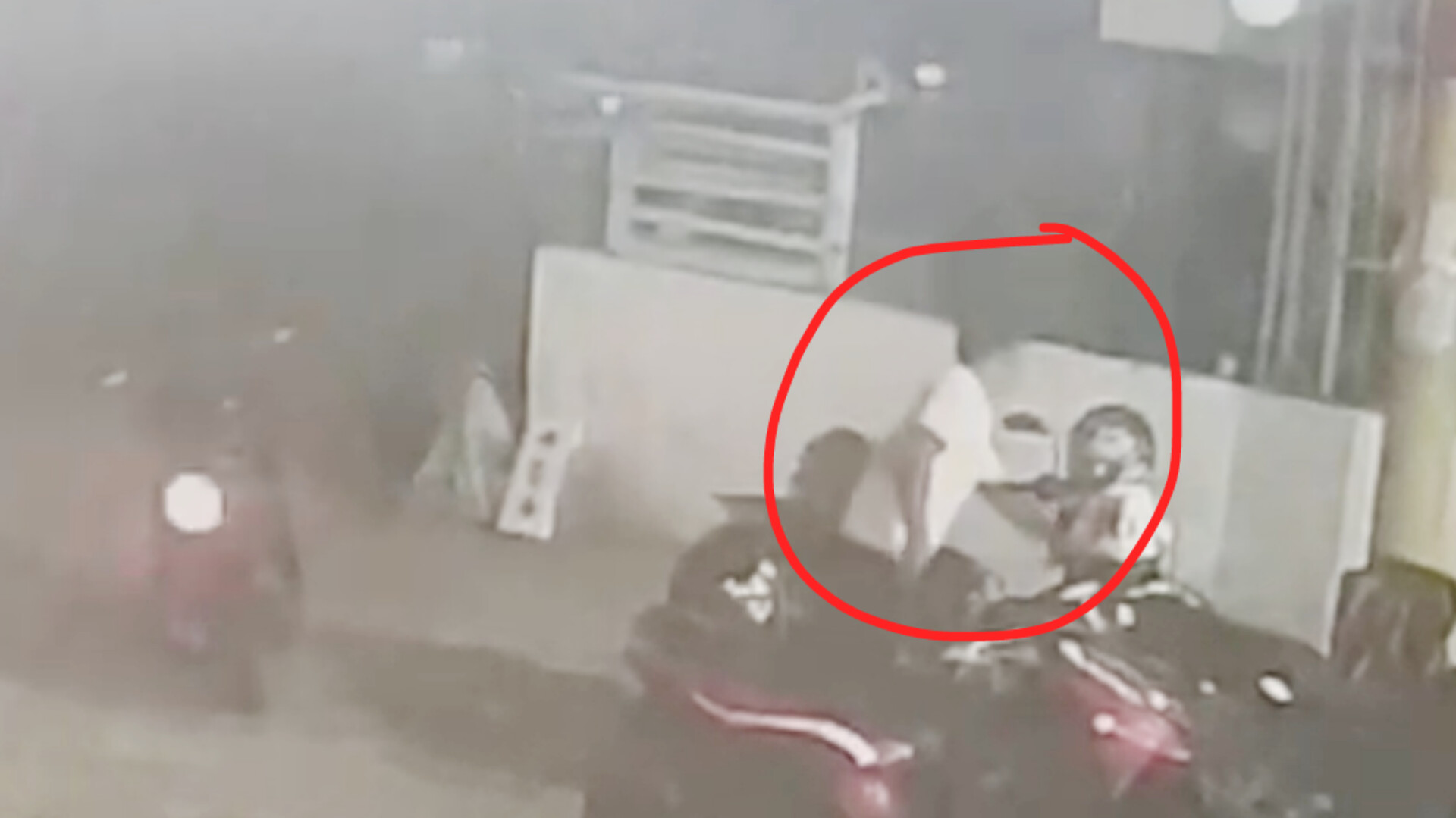 Terekam CCTV Aksi Pencurian Hp dalam Dashboard Motor di Wonomulyo Polman, Polisi Selidiki Terekam CCTV Aksi Pencurian Hp dalam Dashboard Motor di Wonomulyo Polman, Polisi Selidiki