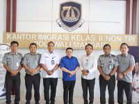 Bupati Majene Puji Inovasi Layanan Paspor Jempol Mama Imigrasi Polman