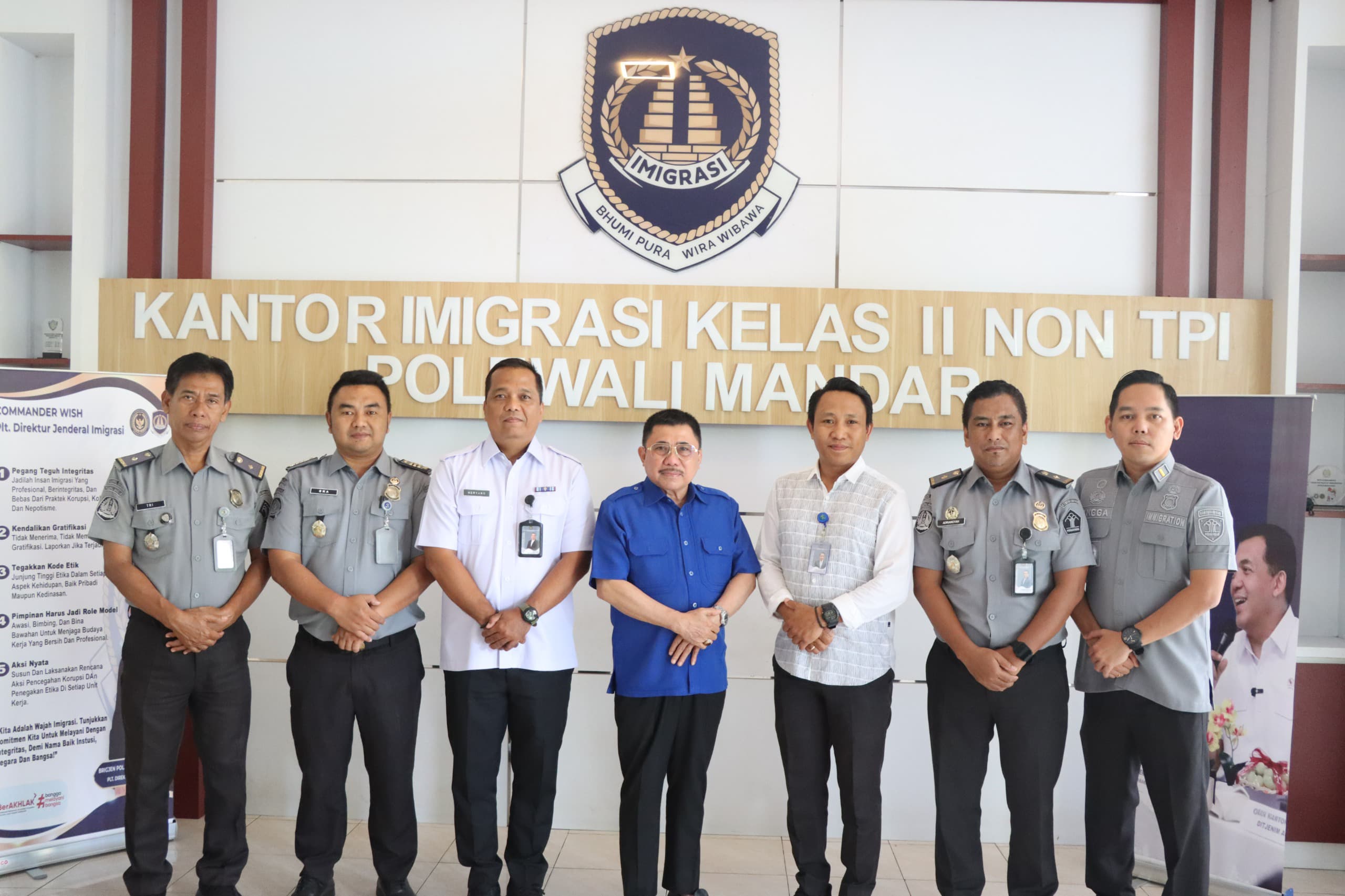 Bupati Majene Puji Inovasi Layanan Paspor Jempol Mama Imigrasi Polman