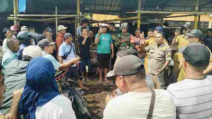Aksi Protes Warnai Upaya Pembongkaran Kandang Kambing di Pasar Hewan Wonomulyo Polman