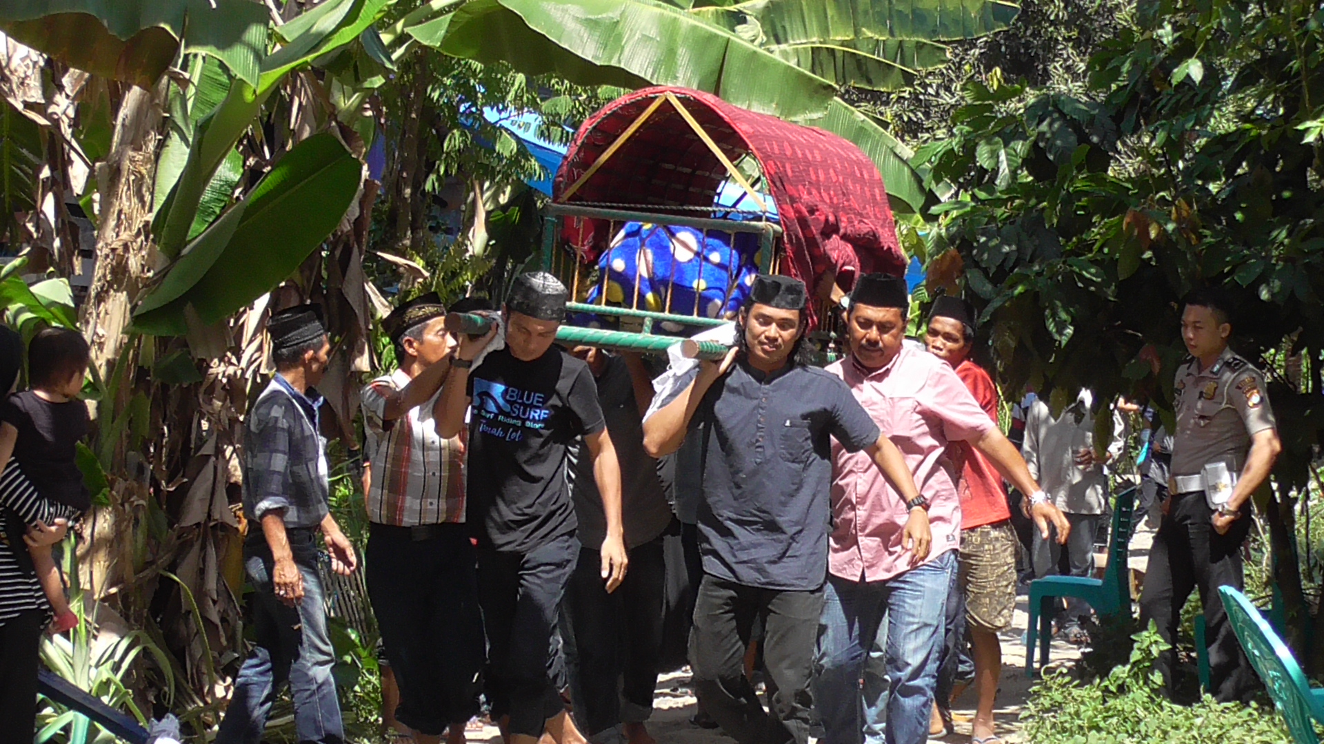 Pemakaman Bocah Tenggelam di Saluran Irigasi diwarnai Isak Tangis
