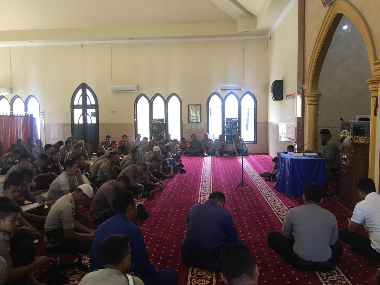 Polres Polman Gelar Binrohtal Untuk Anggota 100119-Siraman Rohani