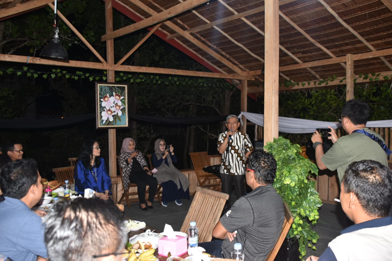FOTO : Makan Malam Gubernur Sulbar dan Rombongan Dirjen Perhutanan & Sosial