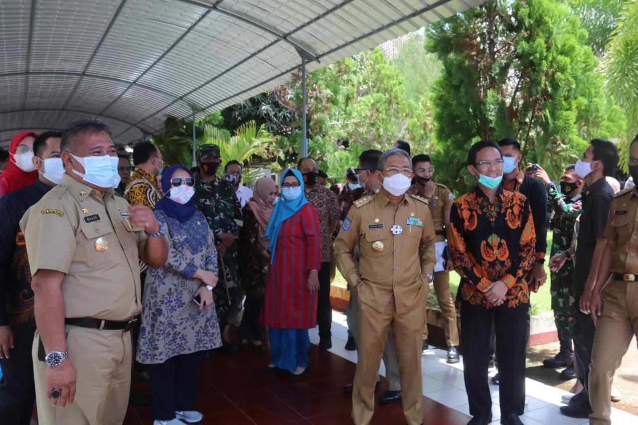 Ketua DPRD Sulbar Sambut Rombogan Dirjen PKPPT Kemendes PDTT 131020-Sambut DPRD