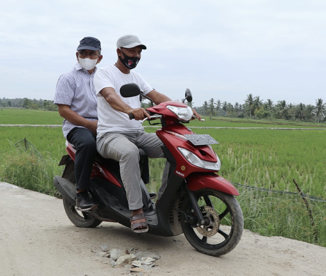 Bermotor, Gubernur Sulbar Tinjau Padat Karya Infrastruktur Disnaker 200321-Ali Baal Bermotor