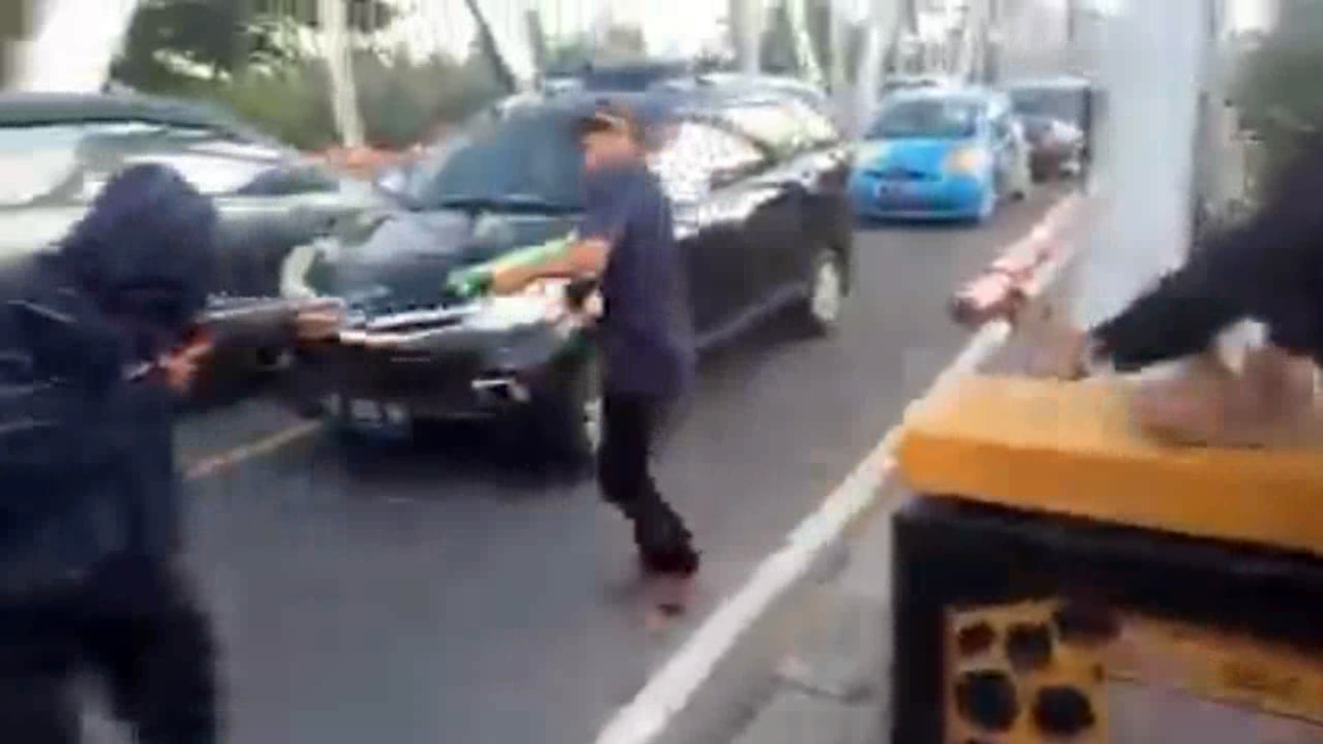 Berbahaya, Polisi Bubarkan ‘Perang-perangan’ Menggunakan Senjata Mainan di Tinambung 030522-Kabur2