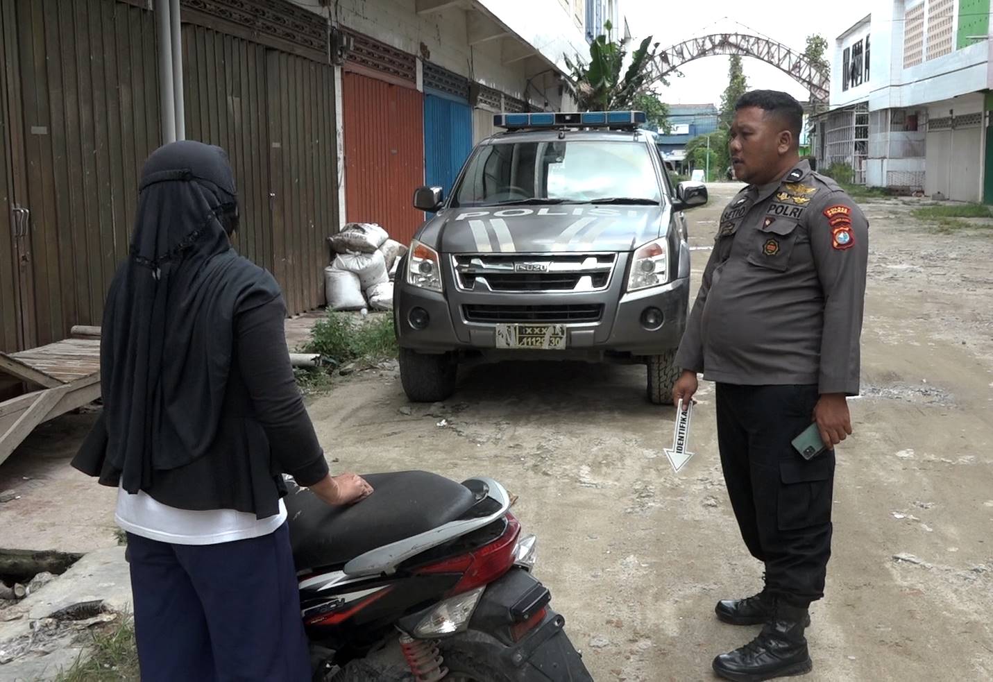 Simpan HP dalam Dashboard Motor, Wanita Jadi Korban Pencurian di Wonomulyo 300922-Curi HP