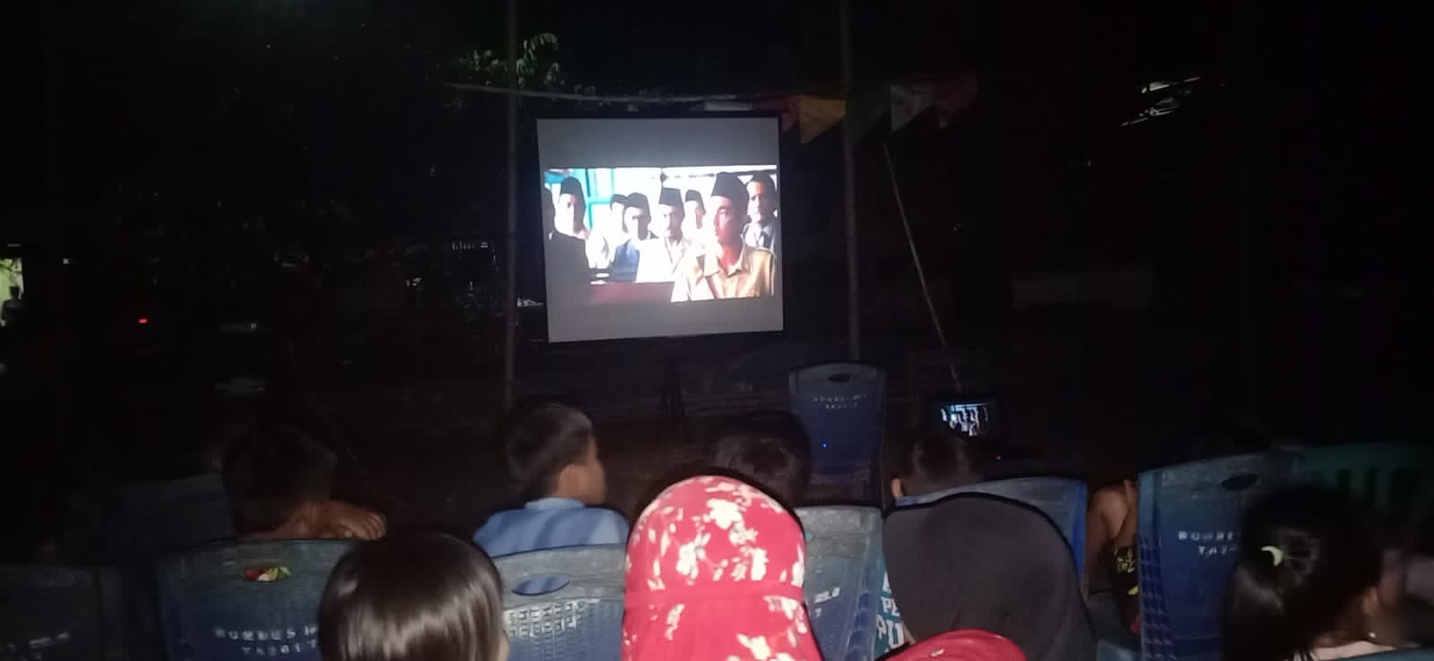 Satgas TMMD Pupuk Semangat Nasionalisme Warga melalui Nobar Film Perjuangan di Polman 140523-FIlm Kebangsaan