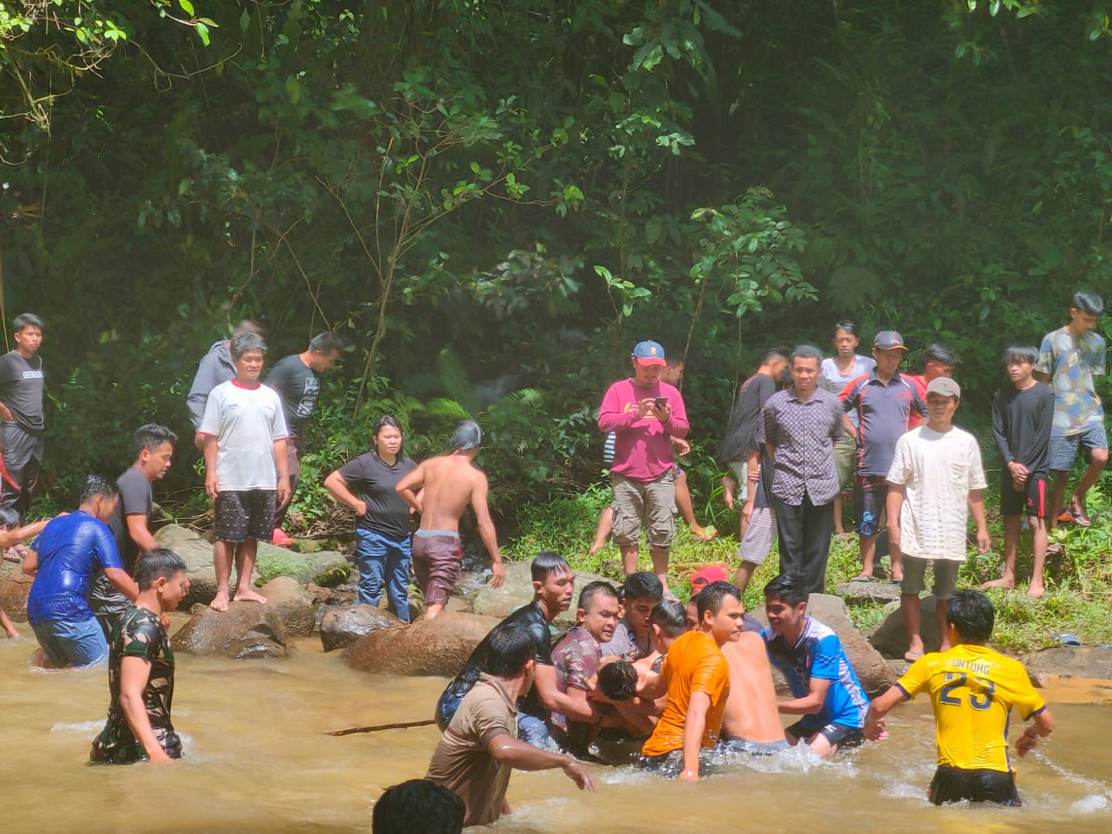 100623-Bocah Tenggelam3