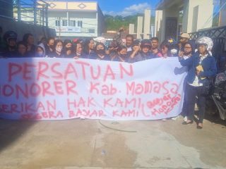 Tenaga Honorer di Mamasa Unjuk Rasa Tuntut Gaji Dibayarkan