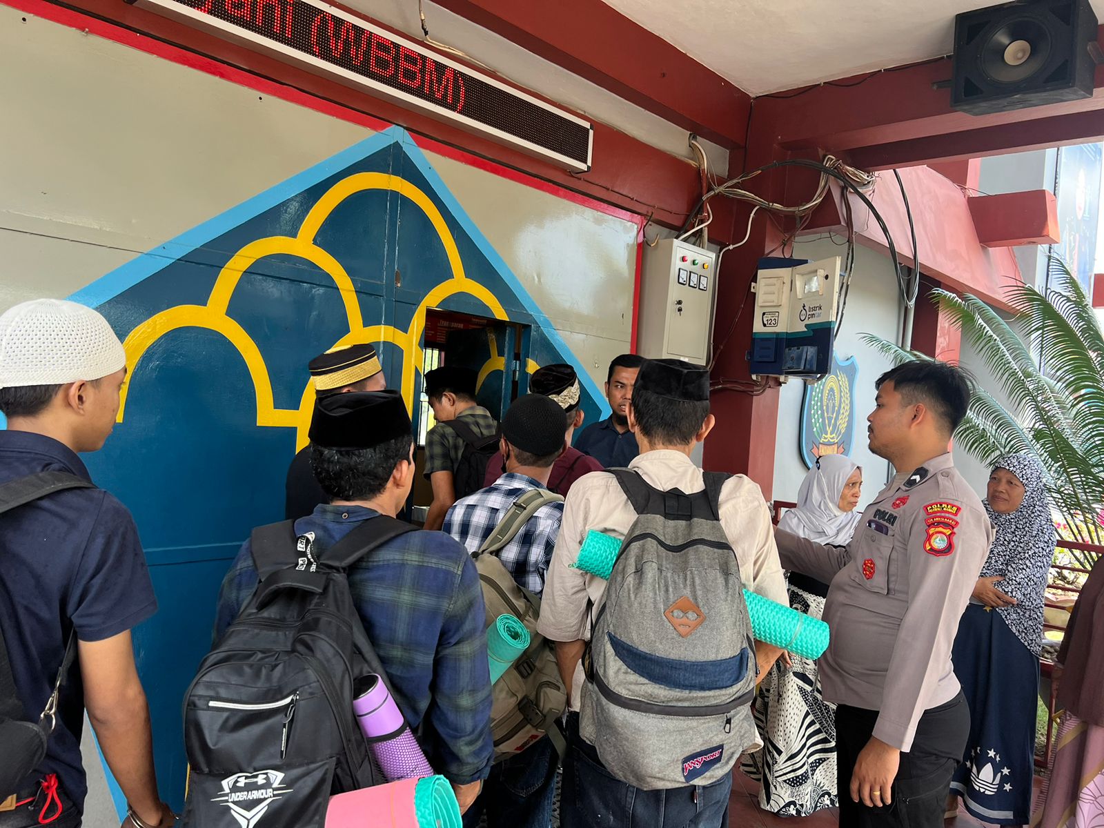 44 Tahanan Polres Polman Dikirim ke Lapas untuk Ikuti Pemilu 2024 IMG-20240206-WA0078