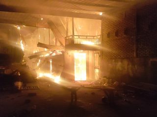 Kebakaran di Mapilli Polman Hanguskan 2 Rumah - Uang Tunai Ludes Rp 100 Juta