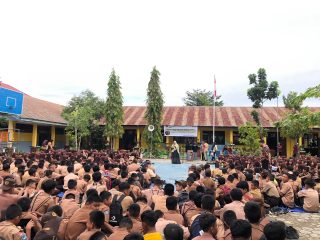 AKPER YPPP – Puskesmas Massenga Kolaborasi Edukasi dan Deteksi Dini Kesehatan Mental Remaja di SMP 2 Polewali