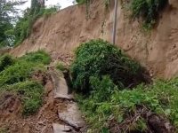 Jalan Putus Akibat Longsor di Desa Sumarrang Polman, 1 Dusun Terisolir