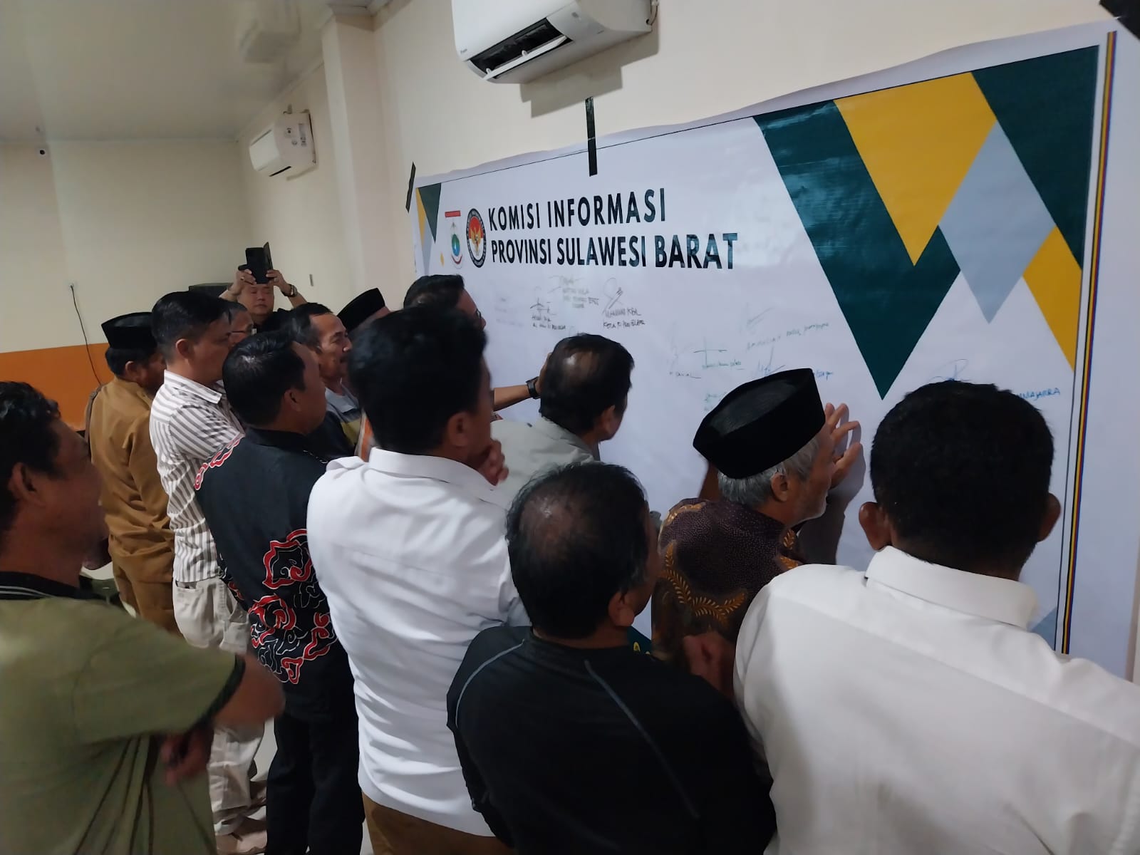 Kades se-Polman Komitmen Dukung Keterbukaan Informasi Publik