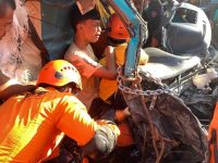 Truk dan Pikap Tabrakan di Polman, Salah Satu Sopir Terjepit  Sasis Mobil