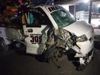 Mobil Pikap Ringsek usai Kecelakaan di Lagi-Agi Polman, Tidak Ada Korban