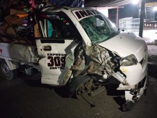 Mobil Pikap Ringsek usai Kecelakaan di Lagi-Agi Polman, Tidak Ada Korban