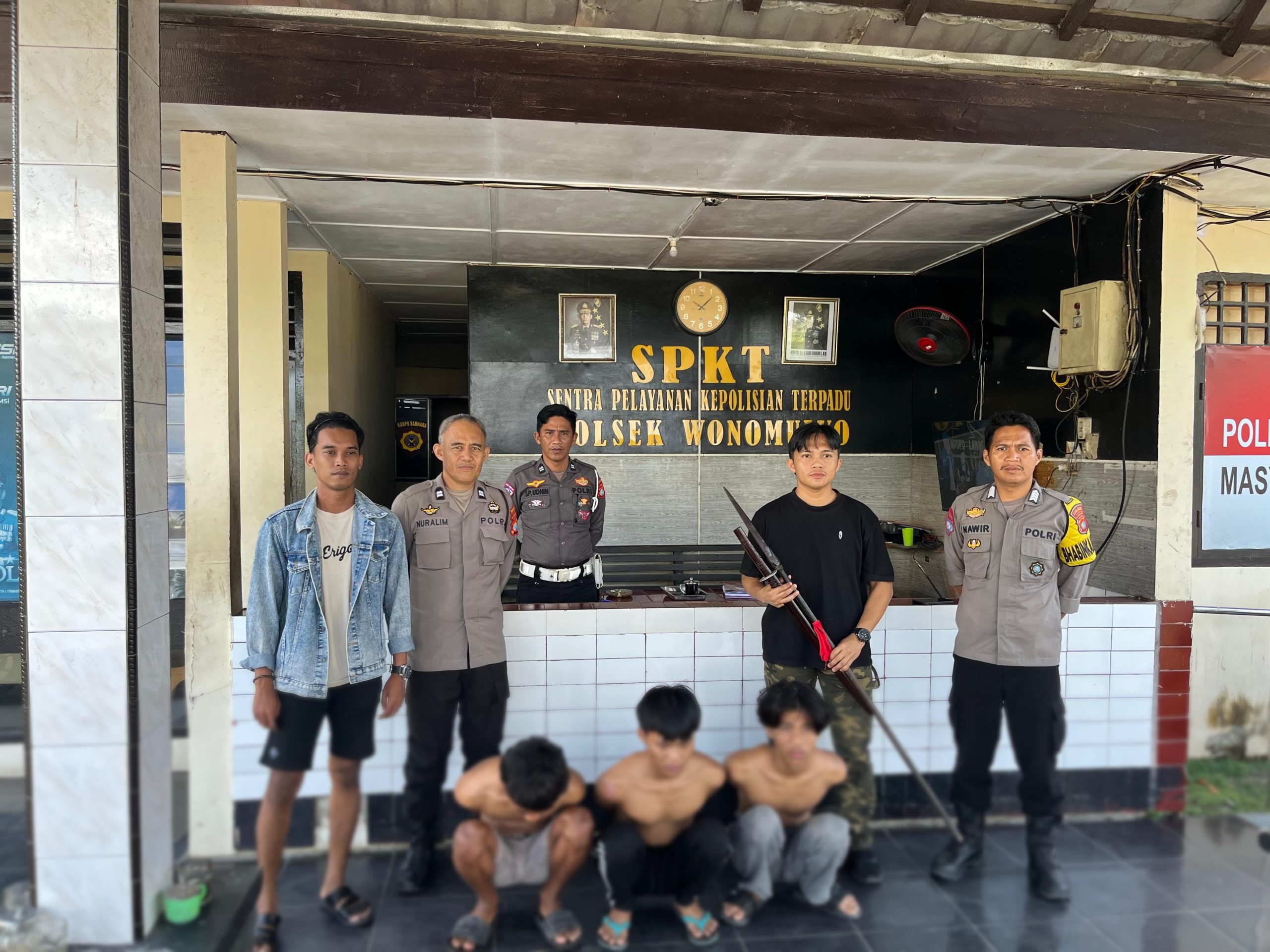 3 Pemuda di Wonomulyo Polman Diamankan gegara Hendak Tawuran – Acungkan Sajam ke Polisi 3 Pemuda di Wonomulyo Polman Diamankan gegara Hendak Tawuran – Acungkan Sajam ke Polisi