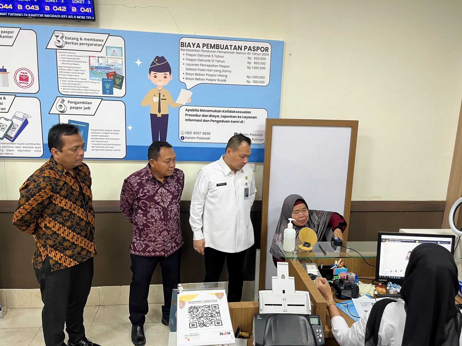 Kakanwil Imigrasi Sulbar Pantau Penerbitan Paspor CJH di Kanim Polman