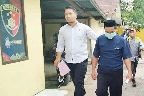 Polisi Tahan Oknum Kepsek Cabuli Murid di Polman, Tersangka Enggan Akui Tuduhan Polisi Tahan Oknum Kepsek Cabuli Murid di Polman, Tersangka Enggan Akui Tuduhan