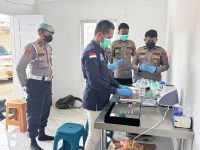 Polisi Uji Keamanan Makanan Dapur MBG Yayasan Kemala Bhayangkari Polman Polisi Uji Keamanan Makanan Dapur MBG Yayasan Kemala Bhayangkari Polman