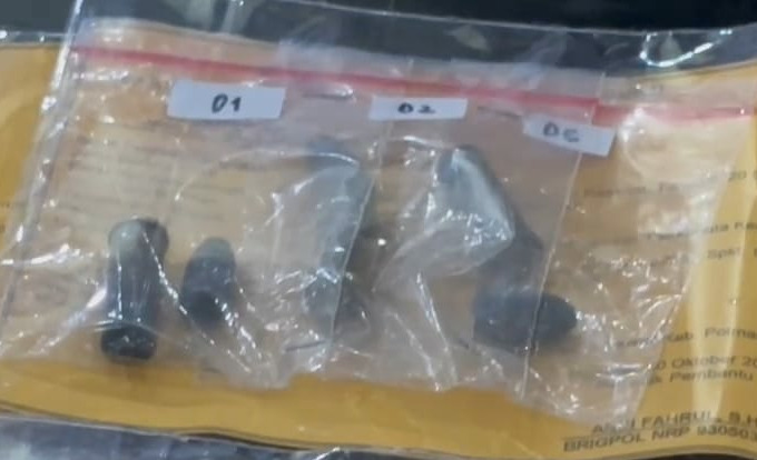 Oknum Polisi Diduga Pasok Amunisi untuk Tersangka Penembakan Tewaskan Husain di Polman Oknum Polisi Diduga Pasok Amunisi untuk Tersangka Penembakan Tewaskan Husain di Polman