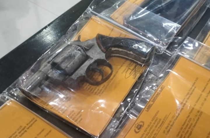 Dandim 1402 Polman Tegaskan Pistol Kasus Penembakan Tewaskan Husain Bukan Organik TNI Dandim 1402 Polman Tegaskan Pistol Kasus Penembakan Tewaskan Husain Bukan Organik TNI